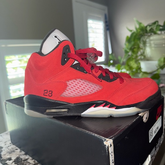 Jordan 5 Retro Raging Bull - Picture 2 of 3